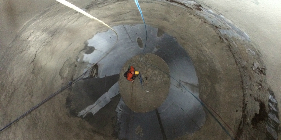 Rope access silo clean