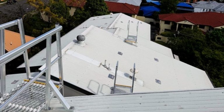 Safe access for multi-level roof structure - Height Dynamics